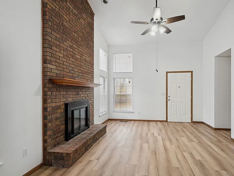 ReNew Edwardsville Apartment Collection — Photo 8