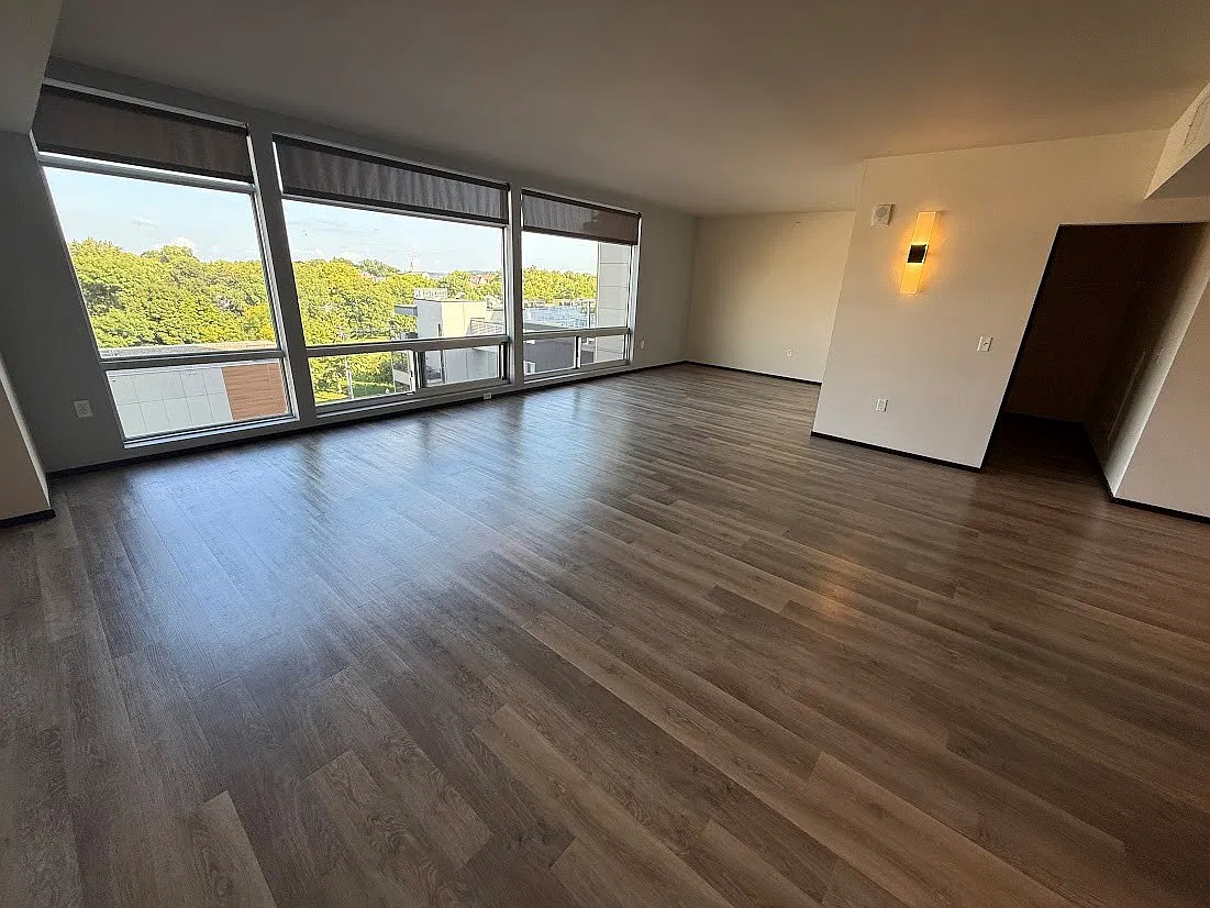 Galaxie High Rise Apartments — Photo 4