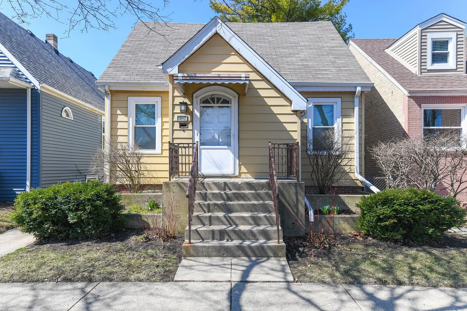 3842 N Pontiac Ave photo 1