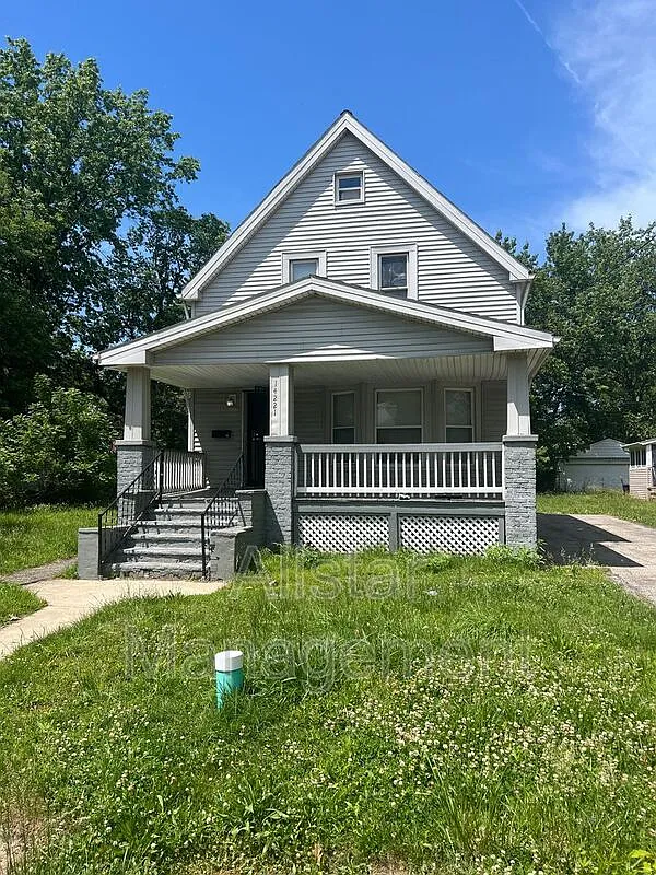 3 bed, 1.0 bath, 1201 sqft, $1,195 — Photo 1