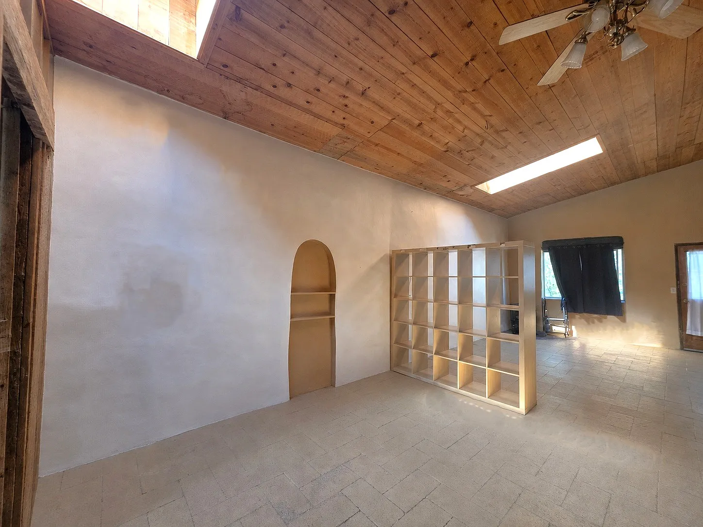 Studio, 900 sqft, $1,285 — Photo 3