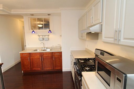 4th image of 300-302 Virginia Ave