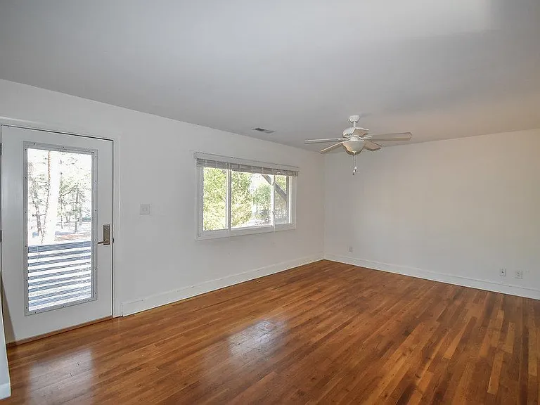 190 Midland Rd — Photo 2
