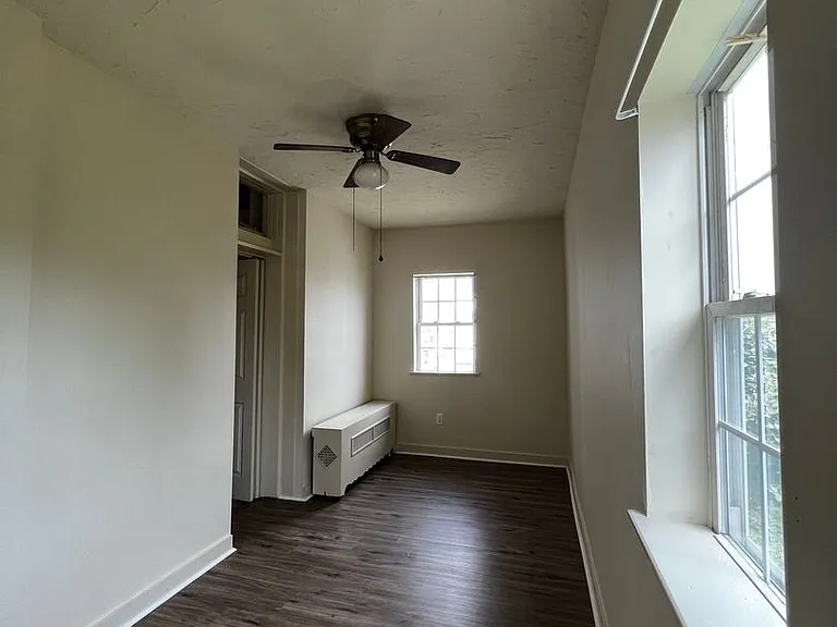 212 E Main St - DNTF — Photo 18