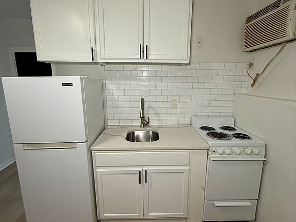 4th image of 73 Robbins St #2