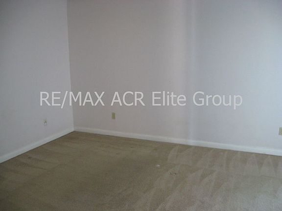 5th image of 4702 Foxshire Cir