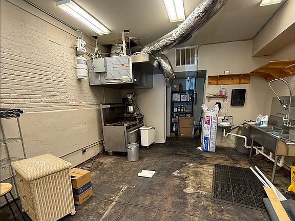 4th image of 104 S Washington St #1