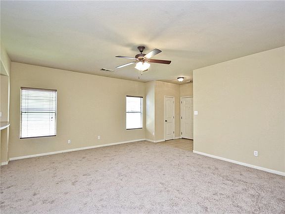 3rd image of 1001 Hyde Park Dr