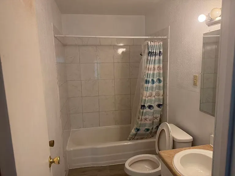3207 Kingsbury St — Photo 5