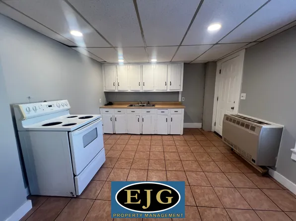 46 Chestnut St Unit 2, Pittsfield, NH 03263