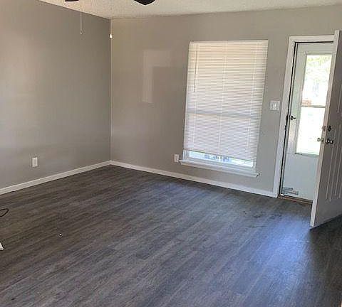 4th image of 1509 Lang St
