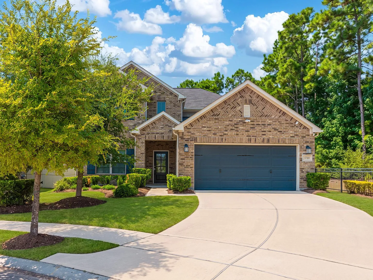 5 bed, 3.0 bath, 2725 sqft, $3,900 — Photo 3