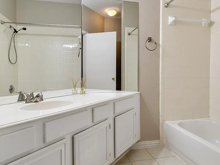 615 Lake Bridge Dr — Photo 21
