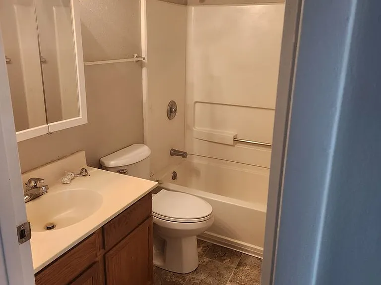 Pleasant Court Apartments — Photo 30