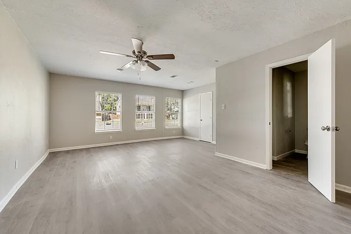408 Town North Dr — Photo 5