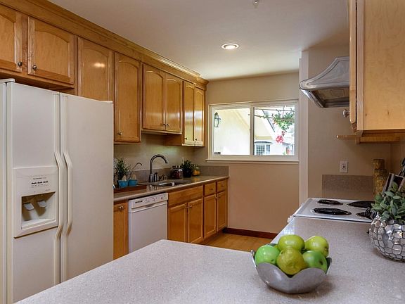 4th image of 849 Durshire Way