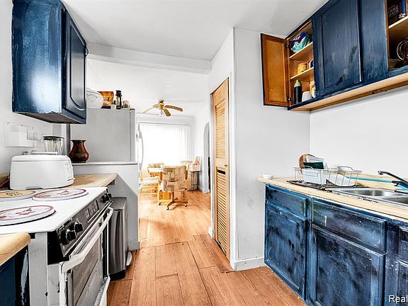 2nd image of 26330 Ross St