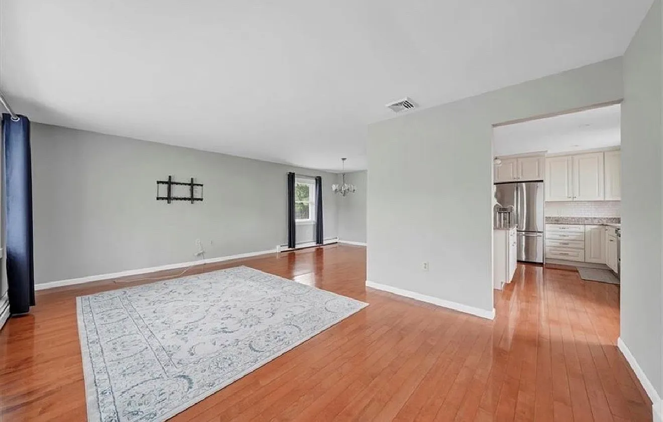 3 bed, 1200 sqft, $3,000 — Photo 4