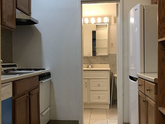 3rd image of 304 E 89th St APT C
