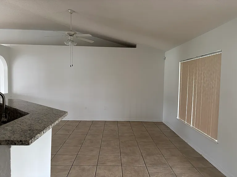 305 Cocoa Ct — Photo 5