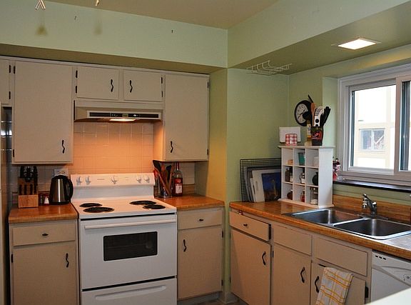 5th image of 821 S Dwyer Ave APT D