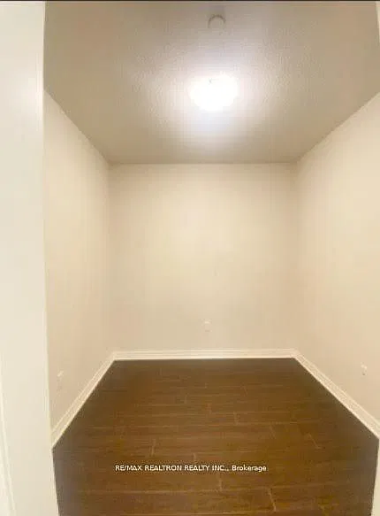7325 Markham Rd — Photo 2