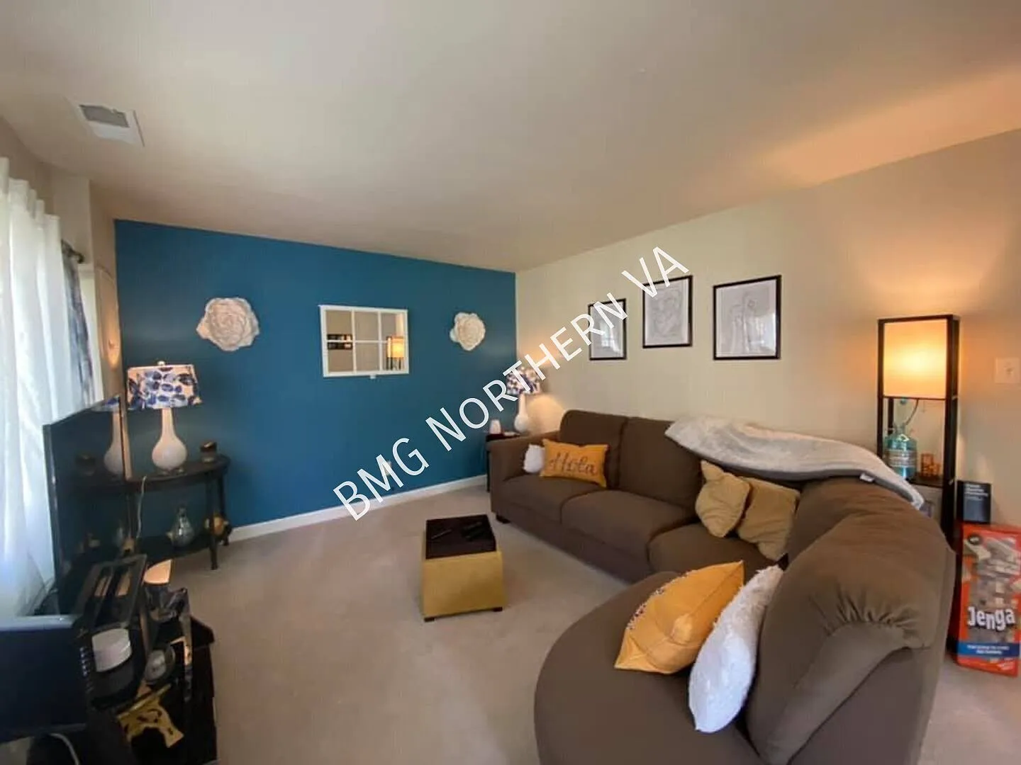 Beautiful 2-Level 3 Bedroom 2.5 Bathroom End Unit Townhome In Fantastic Sequoyah / Hybla Valley C... — Photo 2