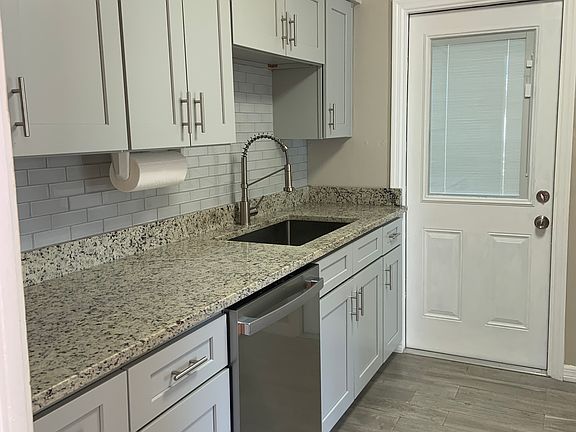 5th image of 214 N Gomez Ave