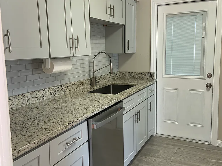 214 N Gomez Ave — Photo 5