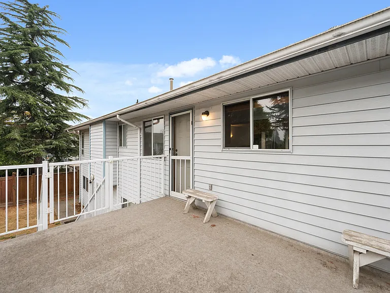 3639 Dunsmuir Way — Photo 32