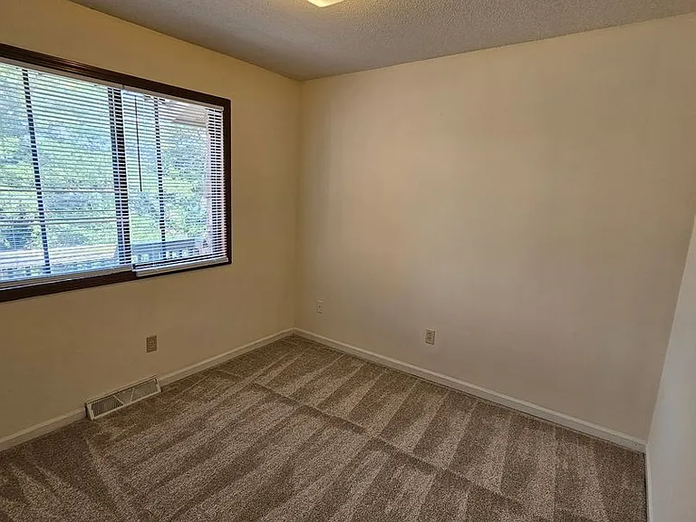 106 E Green Meadows Rd #9 — Photo 11