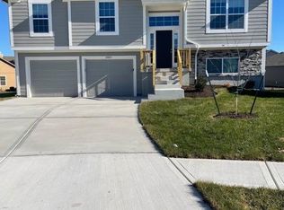 21803 Lucca Cir, Peculiar, MO 64078