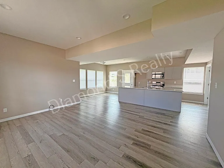 2124 N Bradbury Ln — Photo 4