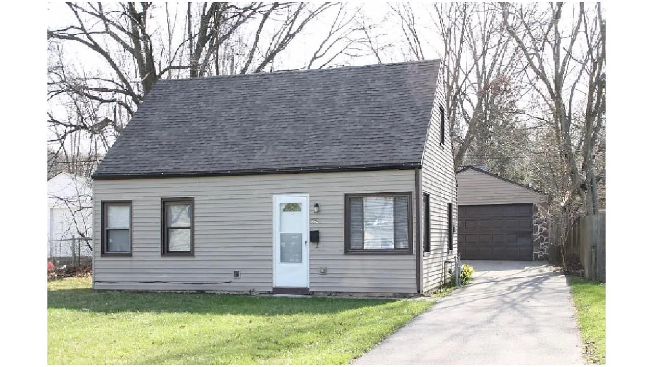 862 Antwerp Rd photo 1