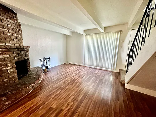 2710 E St #4 Photo 1