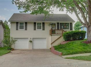 7208 N Farley Ave, Kansas City, MO 64158