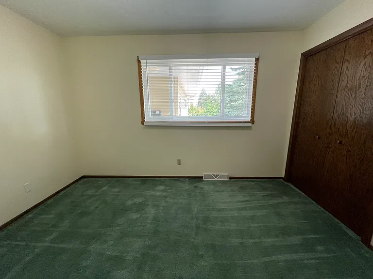 3014 Broadway N — Photo 40