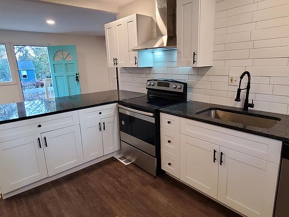 2nd image of 4709 Derry St