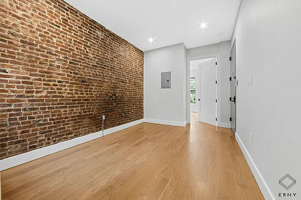 Rented by ERNY LLC | media 7