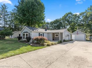 900 Olive St, Oxford, MI 48371