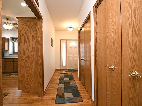 3rd image of 21216 Lakeview Ct