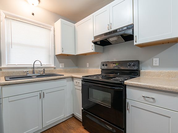 5th image of 344 Woodview Ave #B