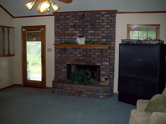Large den with wbfp