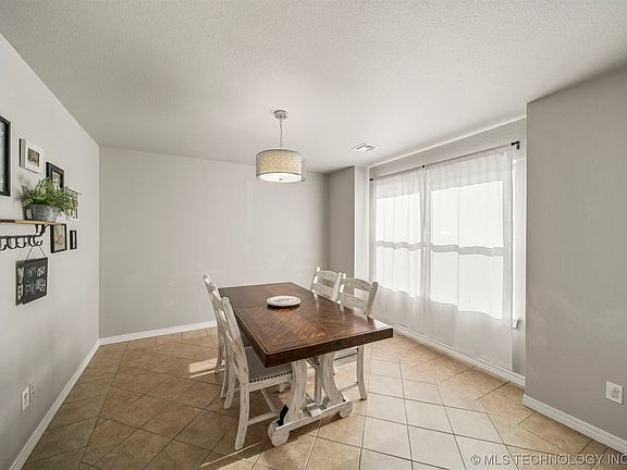5th image of 17160 Highland Dr