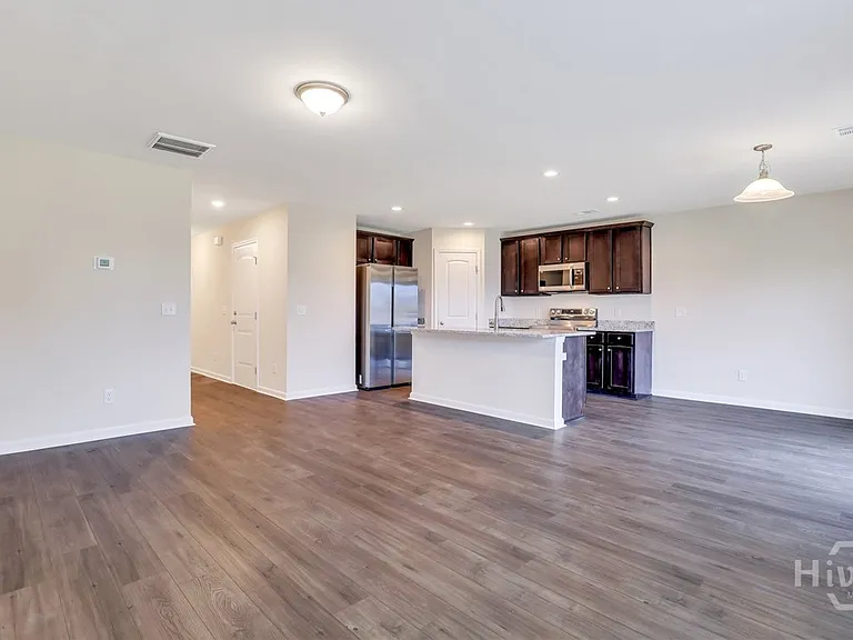 211 Vinesville Ct — Photo 6