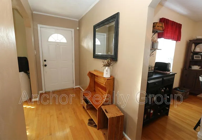 1618 Kingston Ave — Photo 3