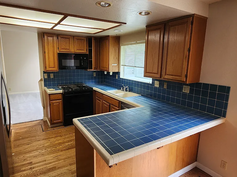 296 San Pedro Ave — Photo 4