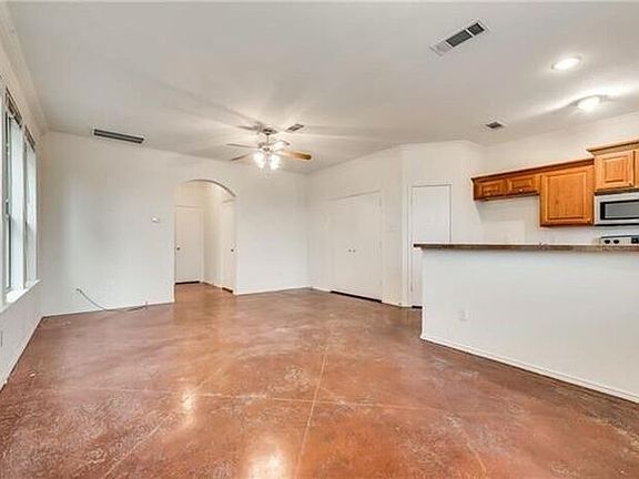 4th image of 8432 Jay St