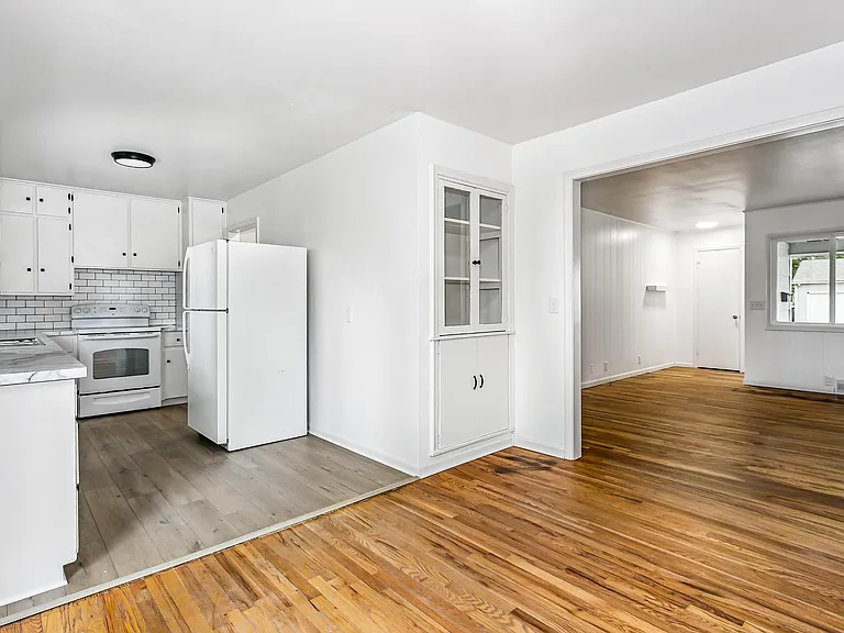 633 N Clayton Ave — Photo 9