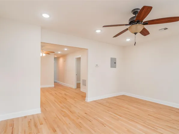 77 West 50th Street image 7 of 16